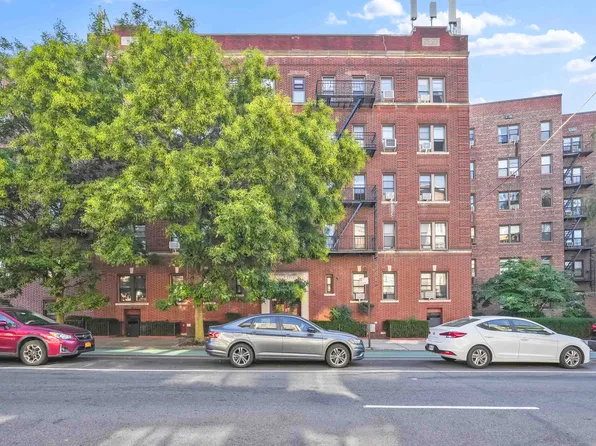 30-83 Crescent Street image 11 of 11