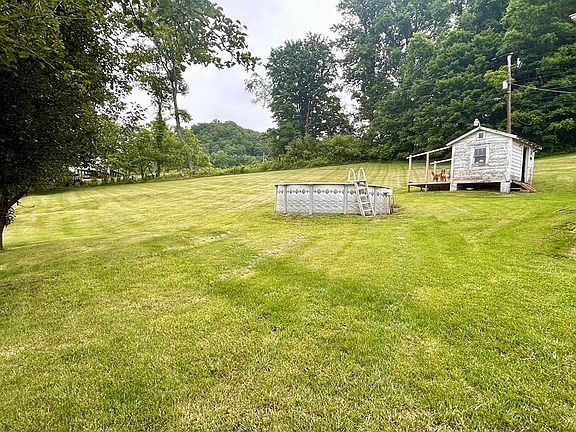 3rd image of 556 Swords Creek Rd