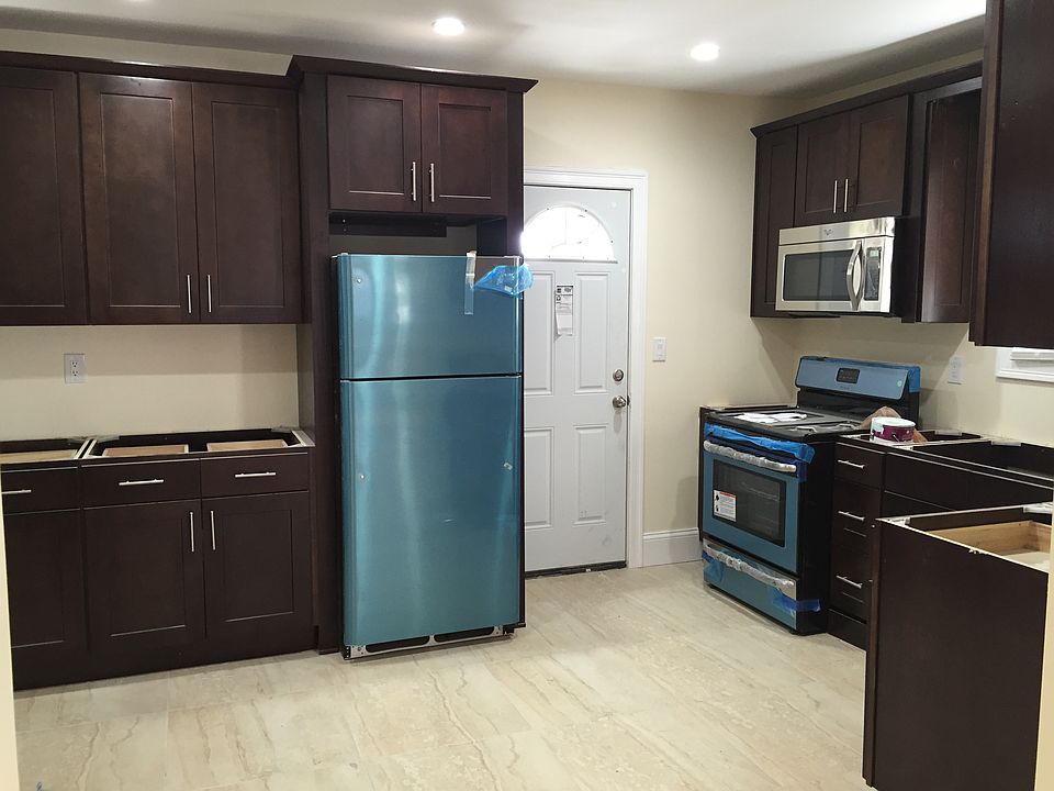 2nd image of 205-86 116 Rd