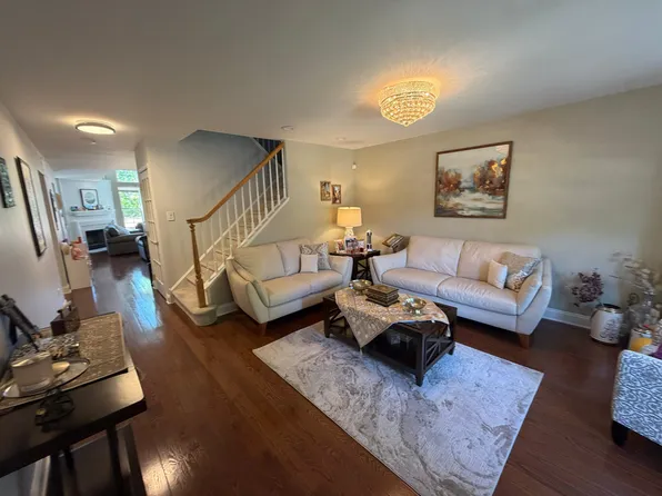 5086 Raintree Ct, Doylestown, PA 18902