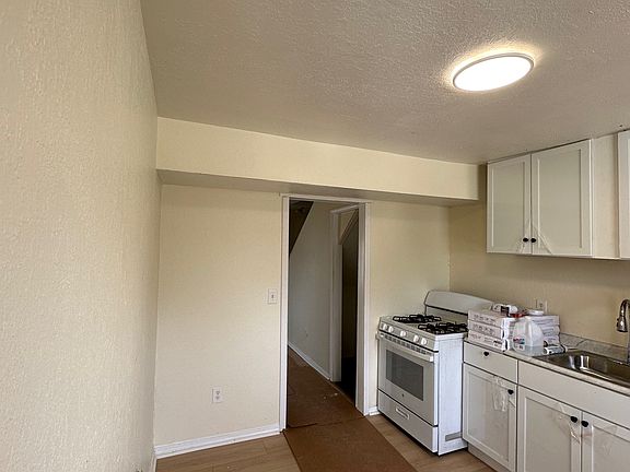2nd image of 2021 Eastport St