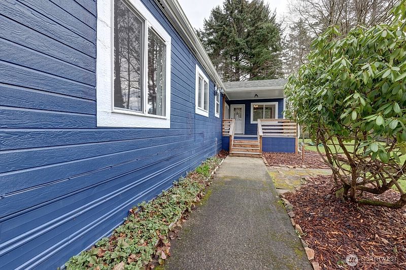 4th image of 10606 Pacific Way