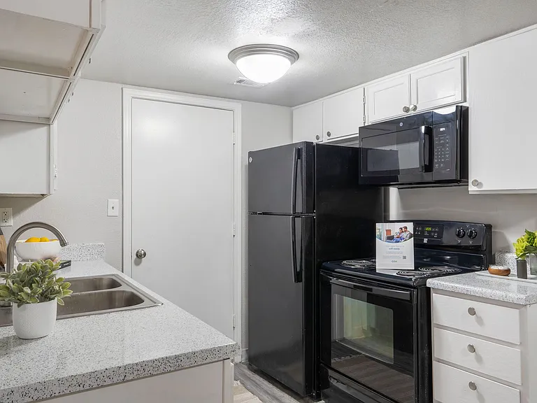 Sheridan Springs - Now Offering One Month FREE! Plus Free Applications! — Photo 8