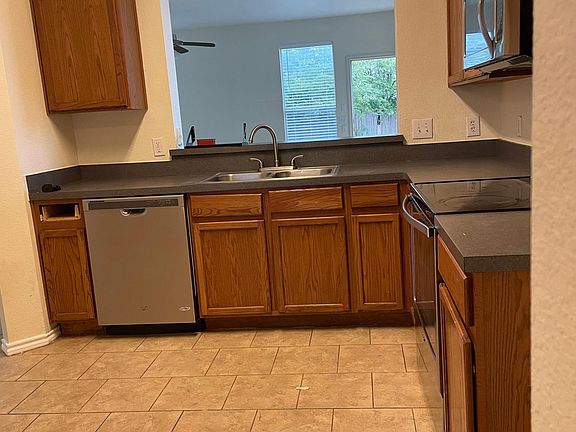 4th image of 10860 Astor Dr