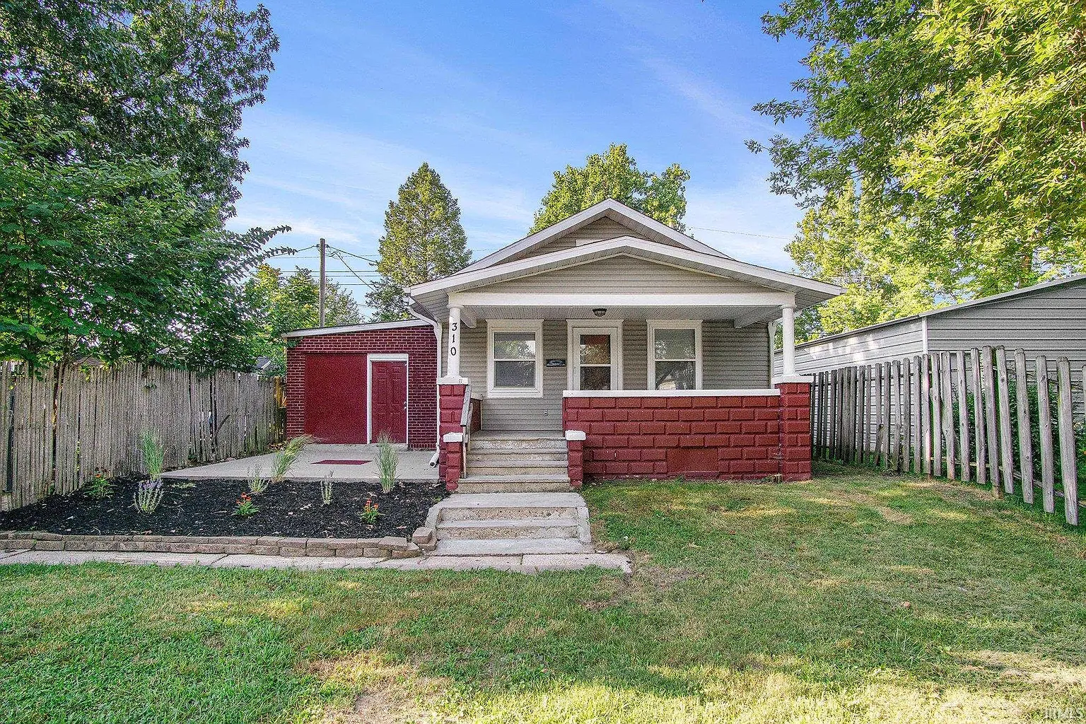 310 E Victoria St photo 1