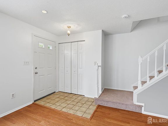 4th image of 11 Aspen Ct