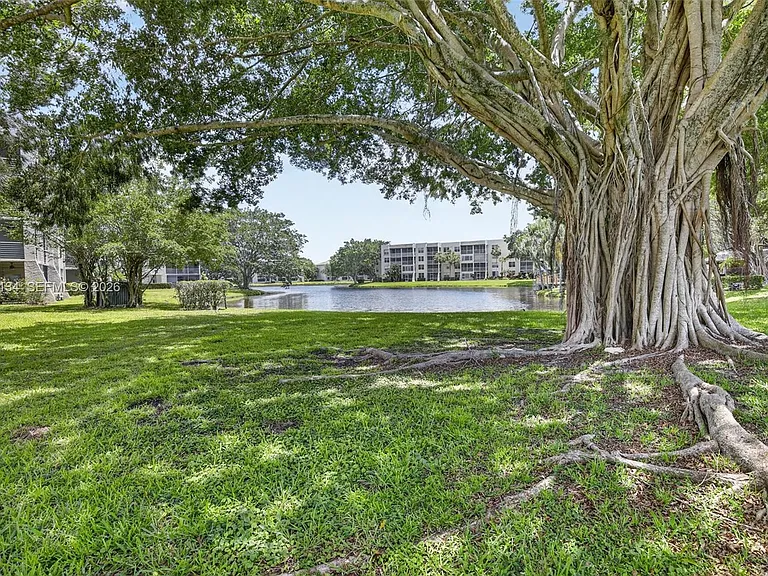 9330 Lagoon Pl #307 — Photo 30