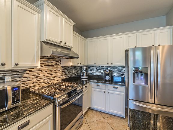 3rd image of 21099 W Glen St