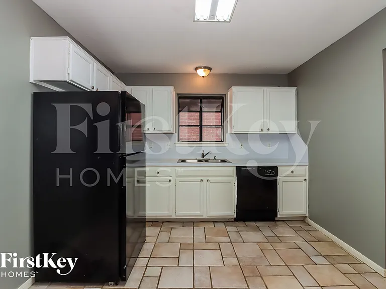 3225 Continental Dr — Photo 10