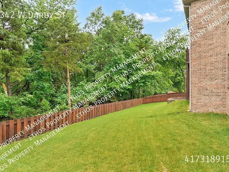 2342 W Darby St — Photo 58