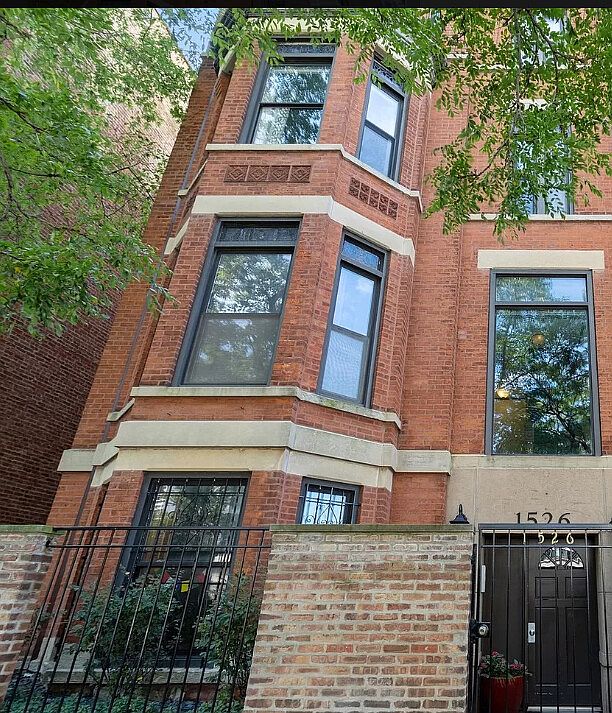 1st image of 1526 N La Salle Dr APT 1E