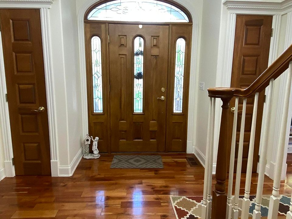1st image of 40 Forest Ln