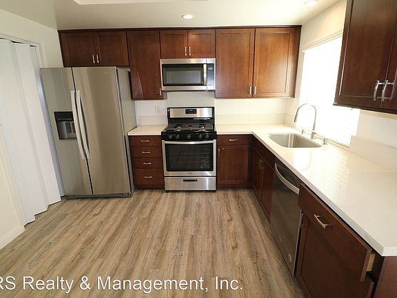 5th image of 256 Green Moor Pl