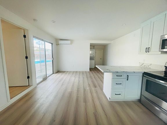 Living Room / Kitchen Island