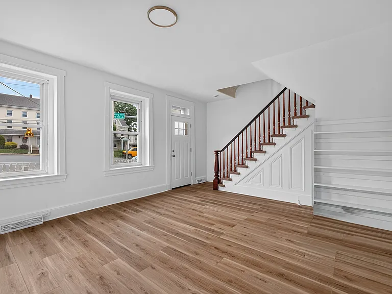 1200 Montgomery Ave — Photo 11