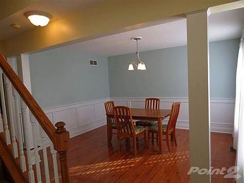 <b><EM>RICH HARDWOOD IN ENTRY, FORMAL DINING ROOM & GUEST BATH!
