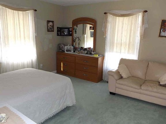 3rd image of 109 Cunningham Ave #1