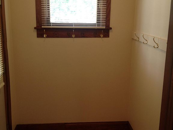 3rd image of 1611 Grace Ave