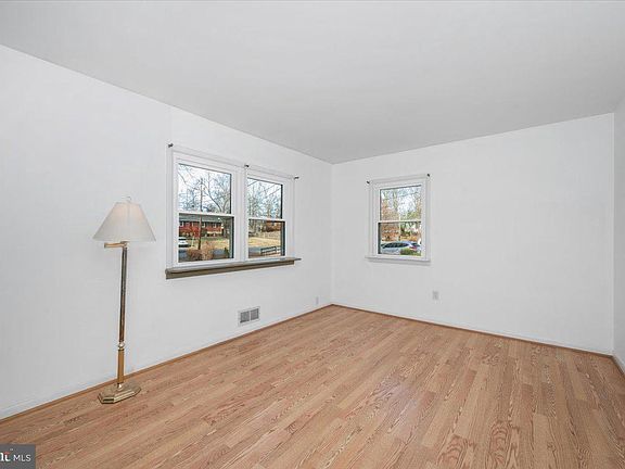 2nd image of 5209 Cochran Rd