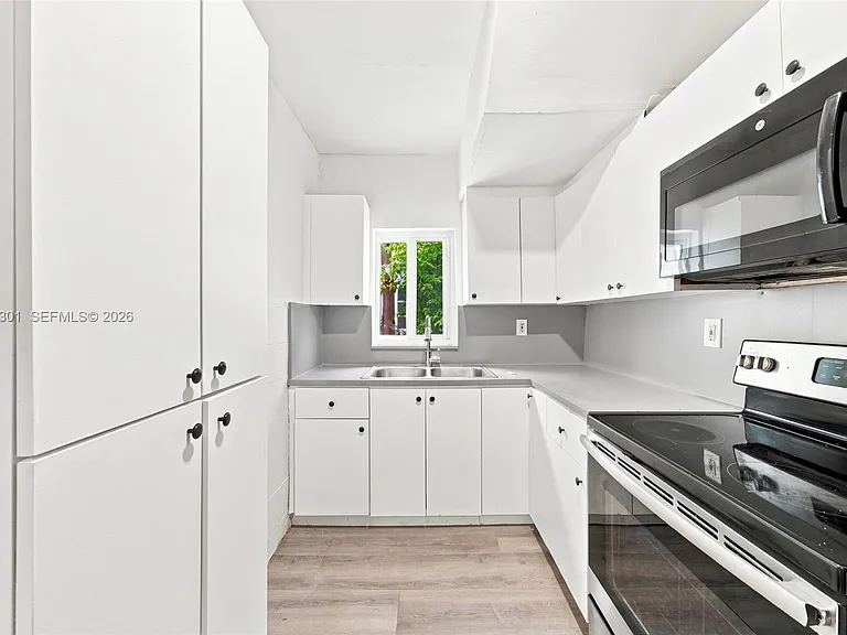 110 NW 9th Ave #1 — Photo 8