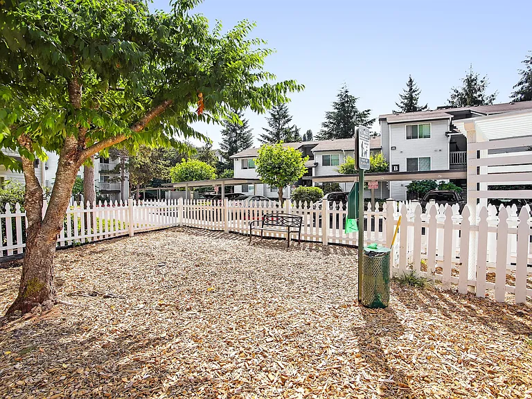 Meridian Garden — Photo 4