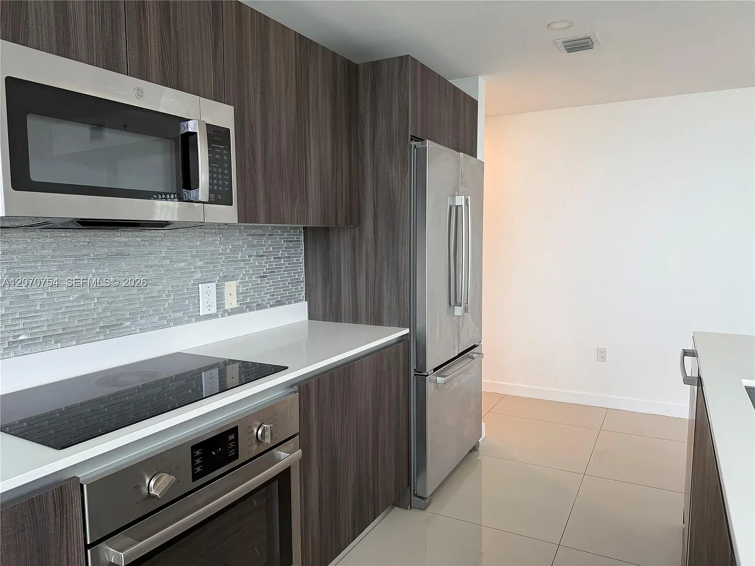2 bed, 2.5 bath, 1441 sqft, $5,200 — Photo 2