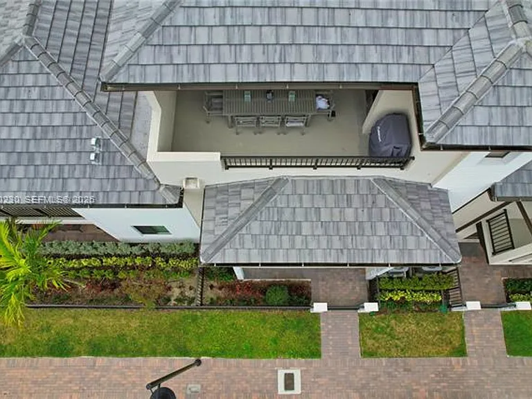 4534 NW 83rd Ave — Photo 5