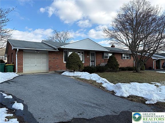 2nd image of 1315 Oak Dr