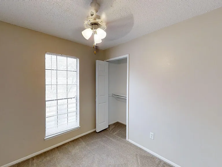 Willow Hill Apartments — Photo 41