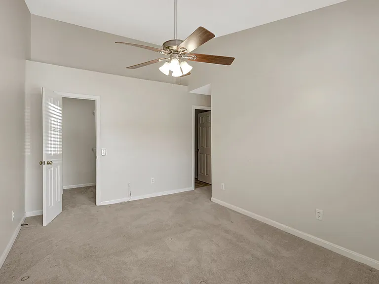 8204 Catbird Cir #202 — Photo 19