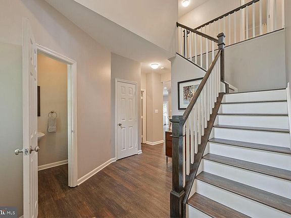 5th image of 2074 Hammond Ave