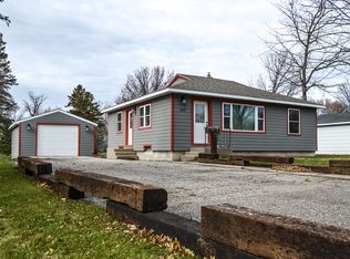 1007 Poughkeepsie Ave, Morris, MN 56267