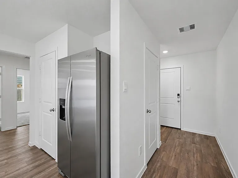 40839 Hawthorne Glades St — Photo 7