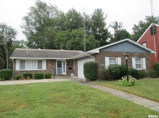 526 N Elm St, Lincoln, IL 62656