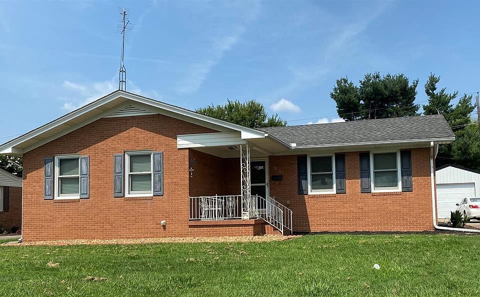 1st image of 821 Parkway Dr S