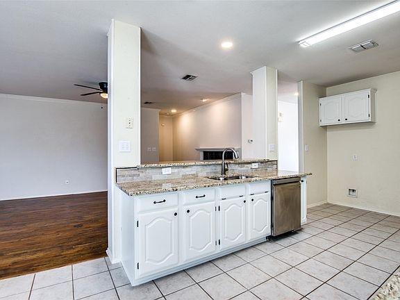 4th image of 5121 Timber Park Dr