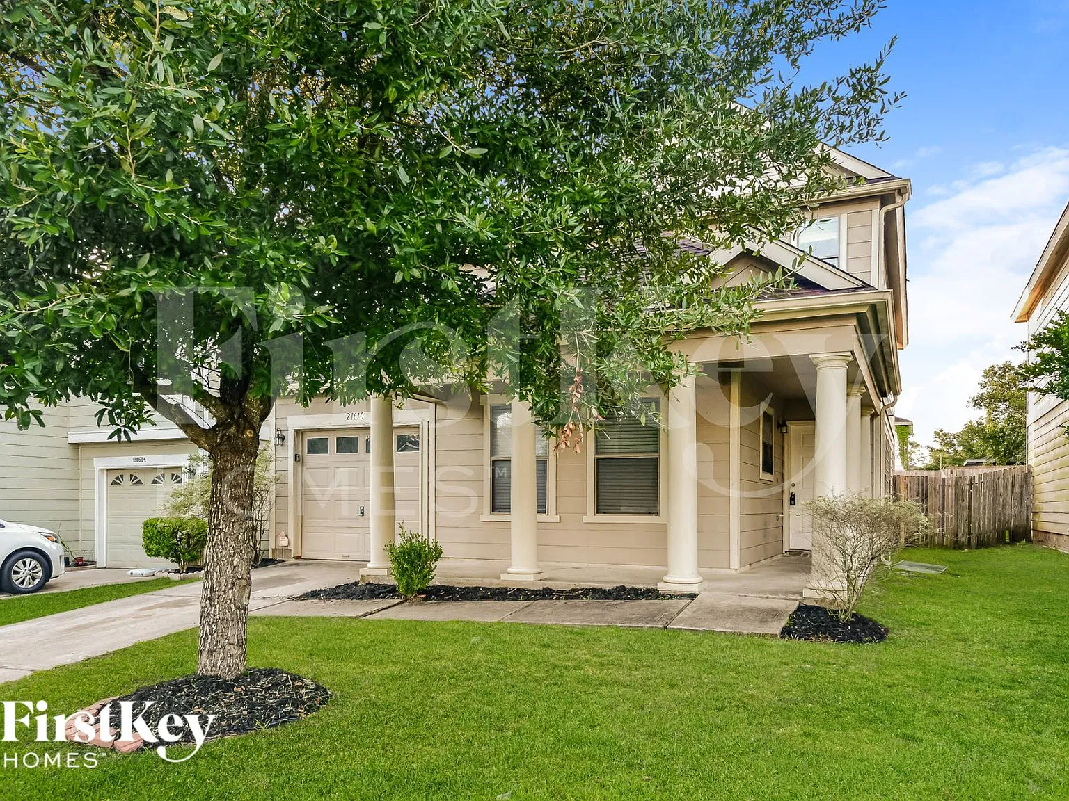 4 bed, 2.5 bath, 2214 sqft, $2,210 — Photo 2