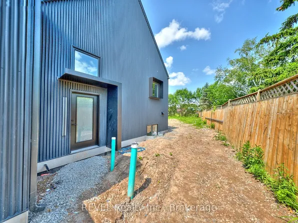 5361 Valley Way Unit 3, Niagara Falls, ON L2E 1X5