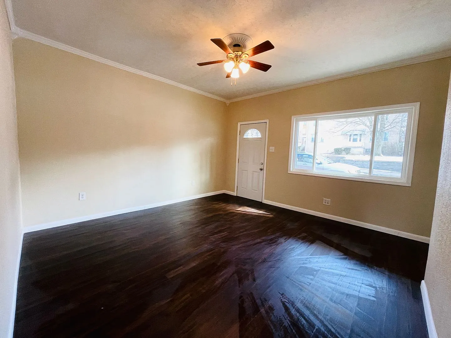 Newley Updated Home Minutes From The Waterfront! — Photo 2
