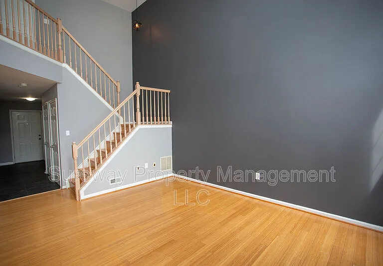 605 Doral Dr — Photo 6