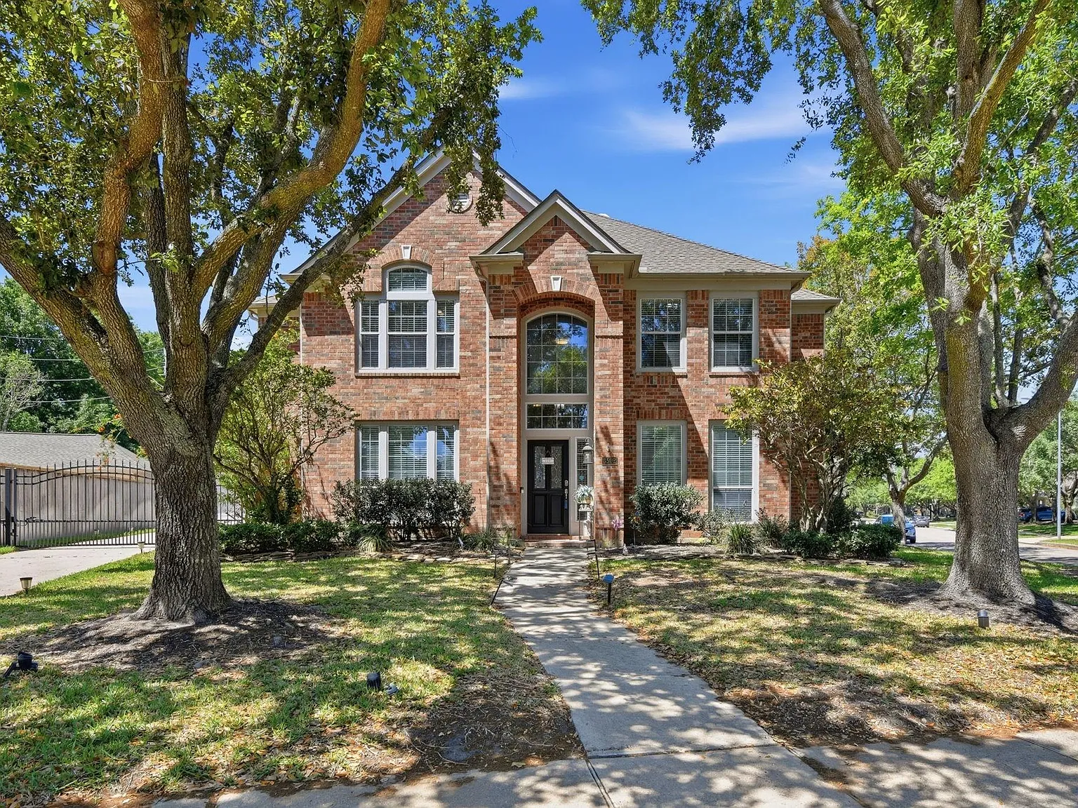 5 bed, 4.0 bath, 3501 sqft, $4,900 — Photo 1