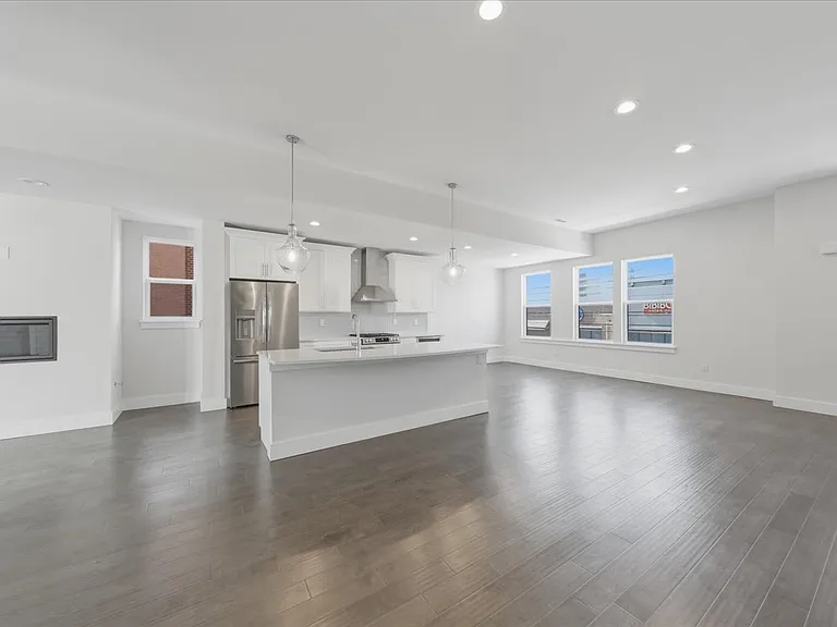 3912 Edwards Rd — Photo 16