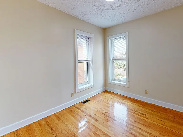 1373 Indianola Ave — Photo 6