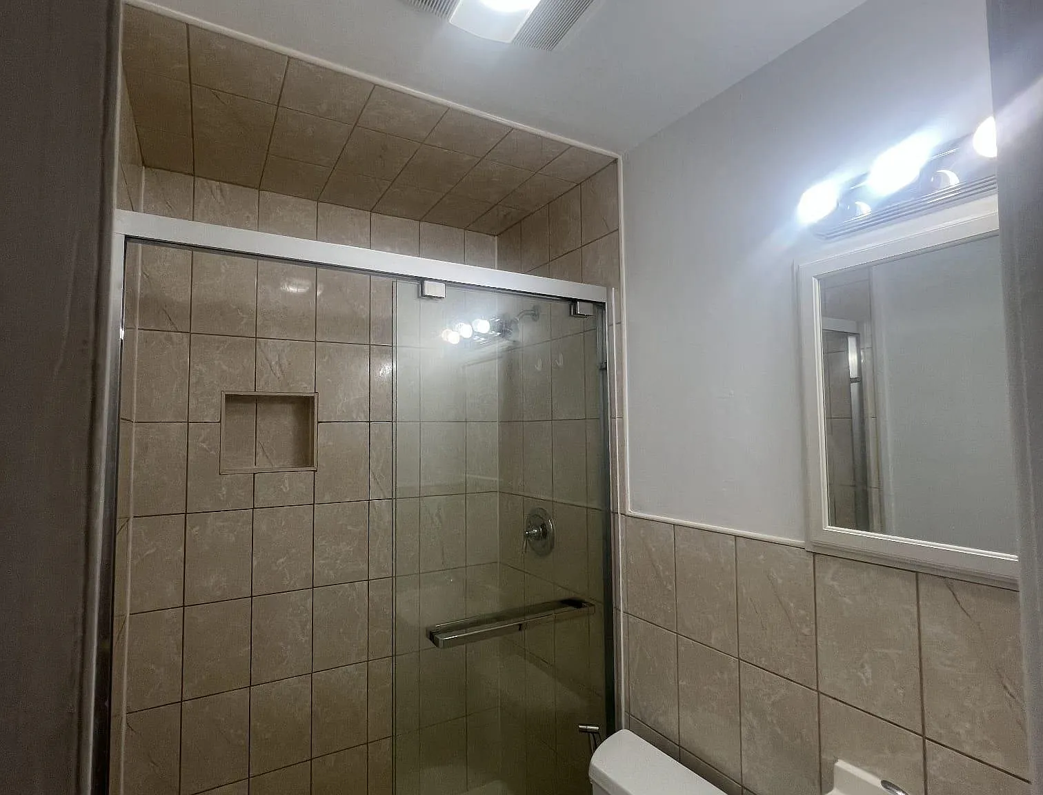 2 bed, 1.0 bath, $2,400 — Photo 3