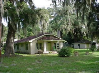 608 3rd St W, Darien, GA 31305