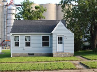 1114 1st St, Hull, IA 51239