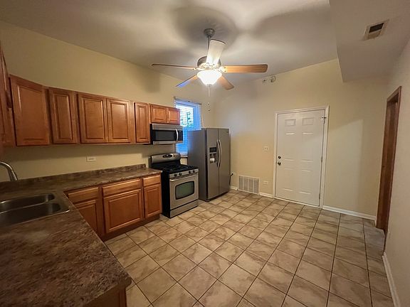 3rd image of 2028 N Hamlin Ave #M06r