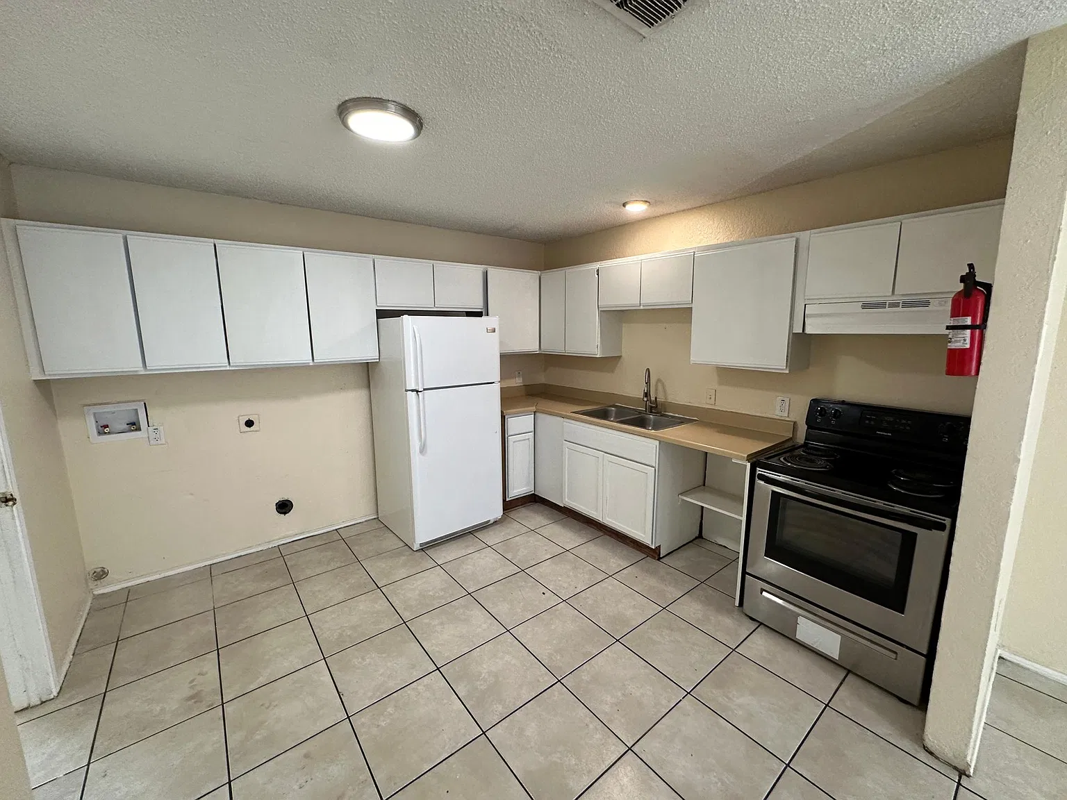 2 bed, 1.5 bath, 1000 sqft, $1,045 — Photo 3