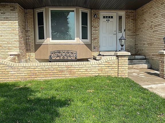 2nd image of 5575 S Hollow Springs Dr