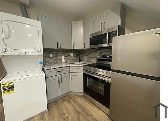 1552 N Peach St #2 — Photo 1